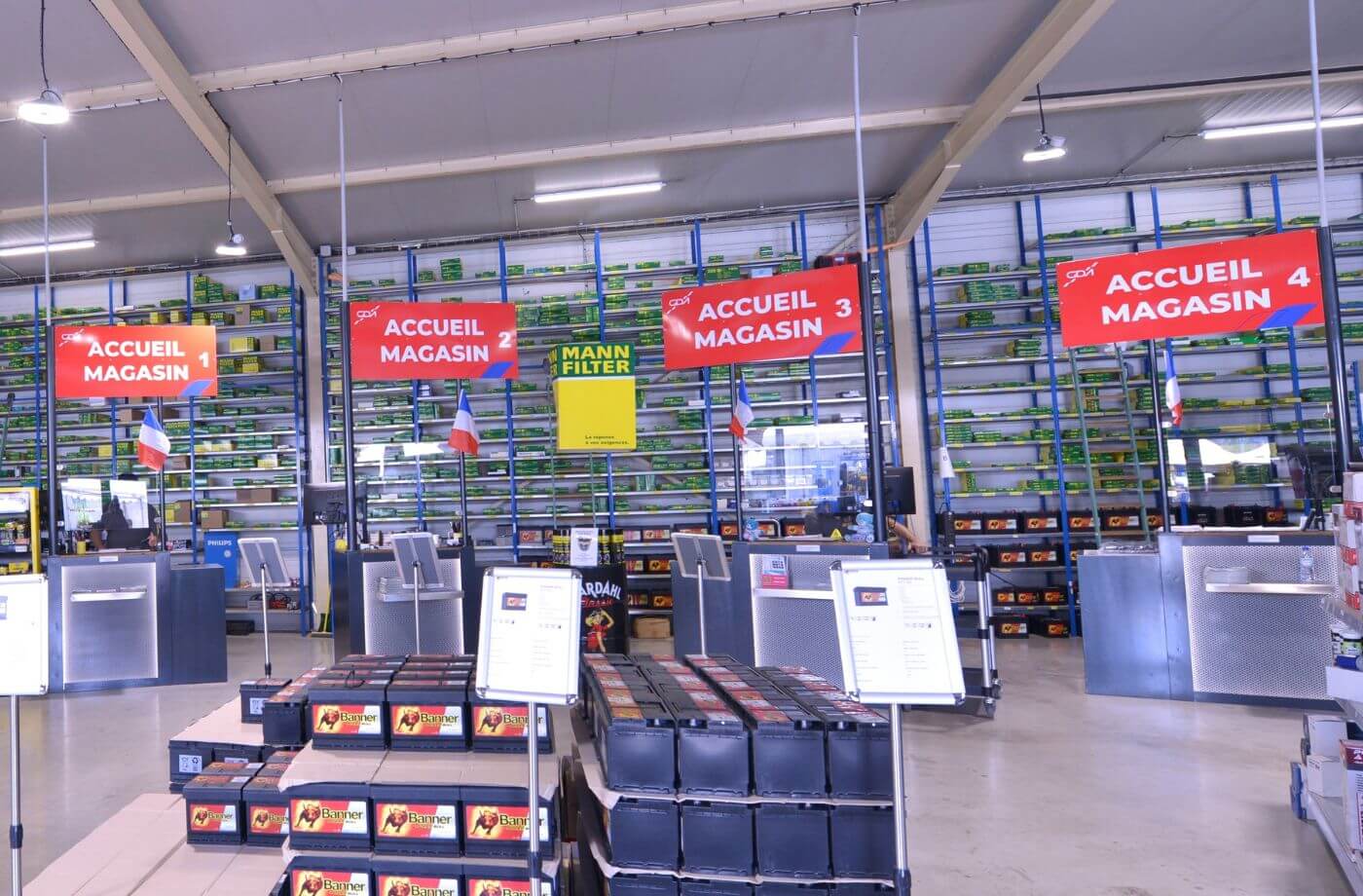 Zone d'accueil pour le particulier et batteries au magasin GDA Alès